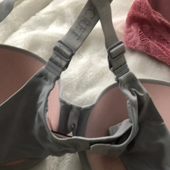 Victoria's Secret Black and Tan Bras - Picture 5 of 6